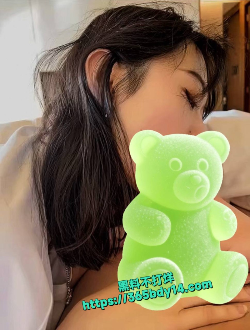 邓紫棋男友魏骏杰出轨香港女歌手林芊莹38
