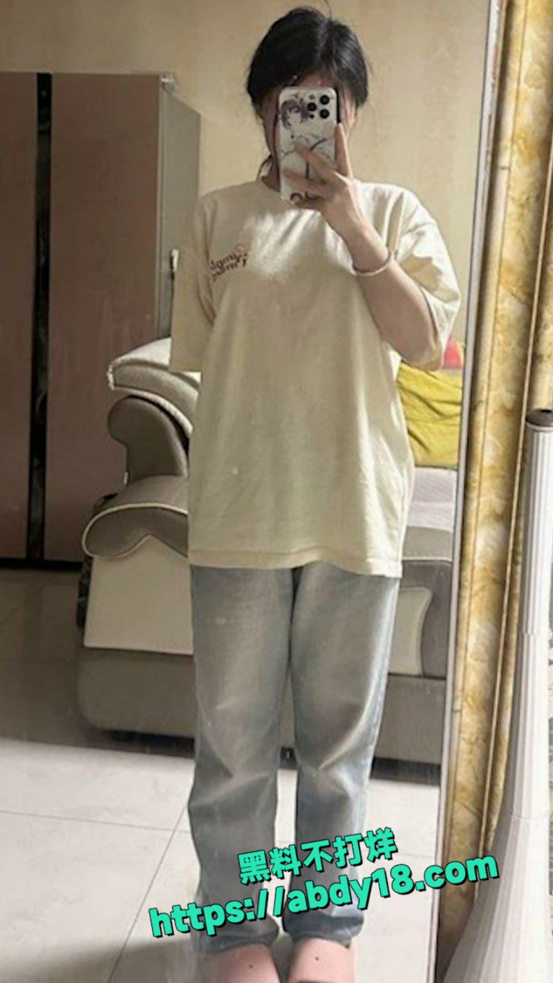 可爱萝莉学姐自拍自慰 4