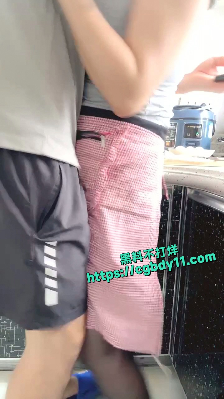 剧情演绎攻略嫂子厨房偷袭小嫂子3