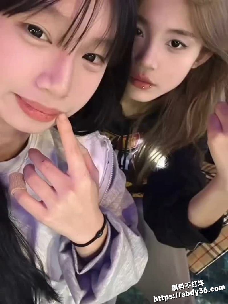 林佳琪在浴室自拍洗澡视频 4