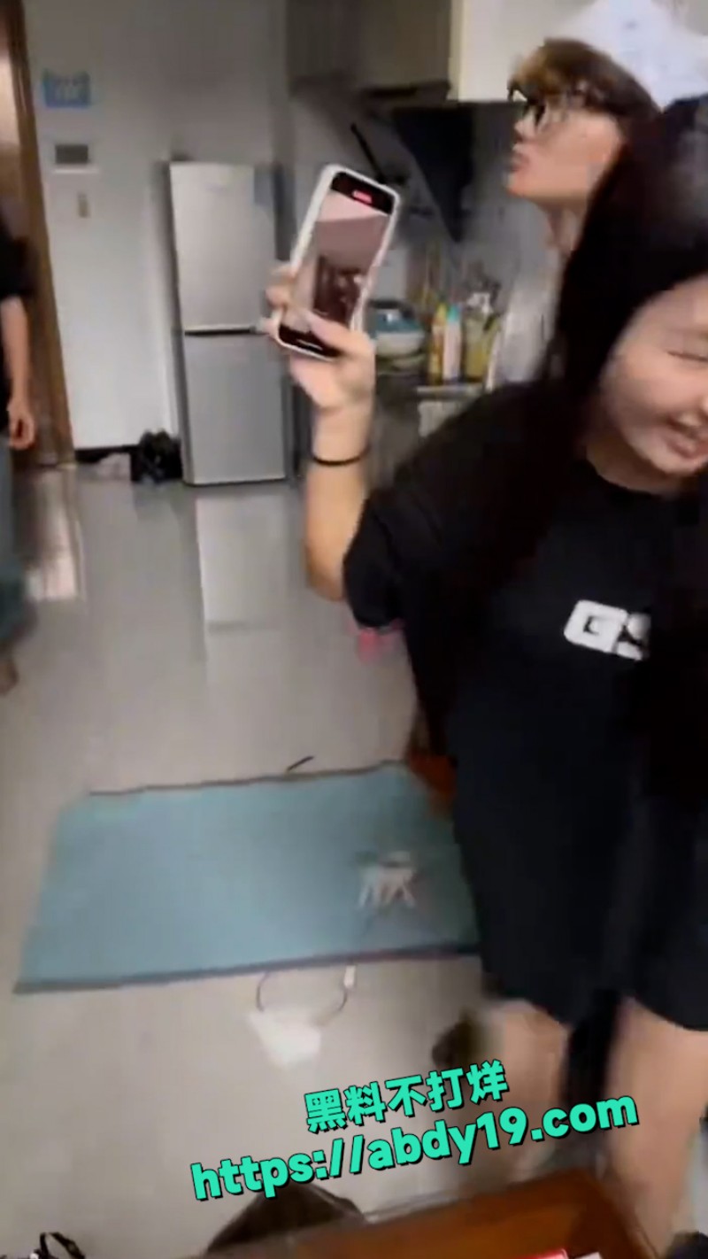精神小伙与精神小妹 3