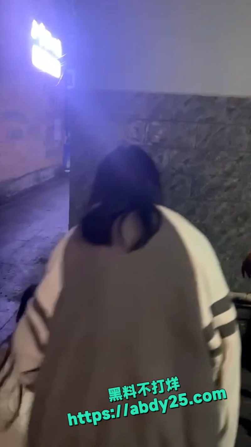 清纯妹妹被精神小妹群殴 14