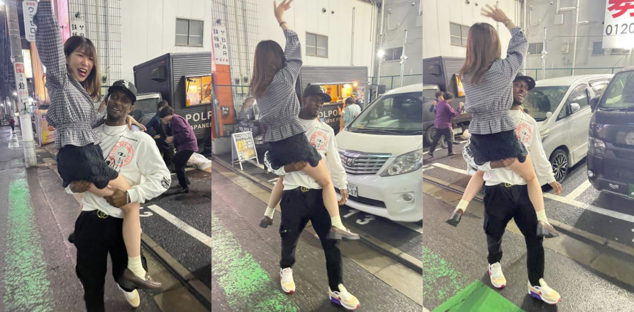 日本反差婊子骚得一批找来非洲黑人让她无套抽插自己的淫穴！咱只能说淫穴最终就是被干爆的！