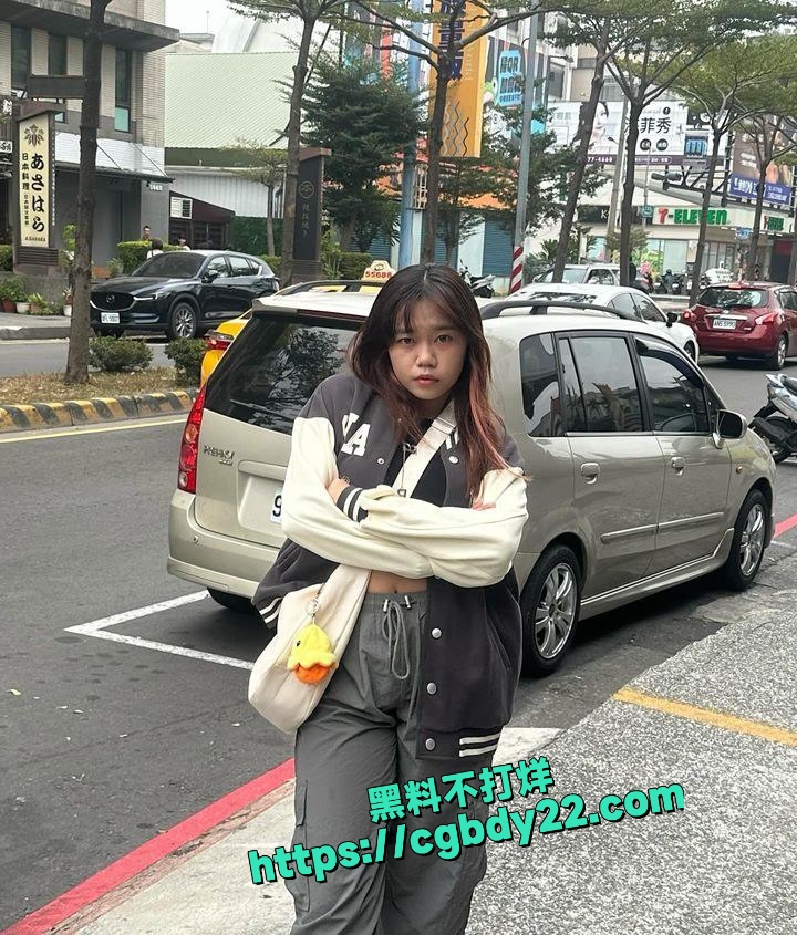 网路大神独家曝光出自己调教了一位刚满18岁的超可爱微胖学生妹5