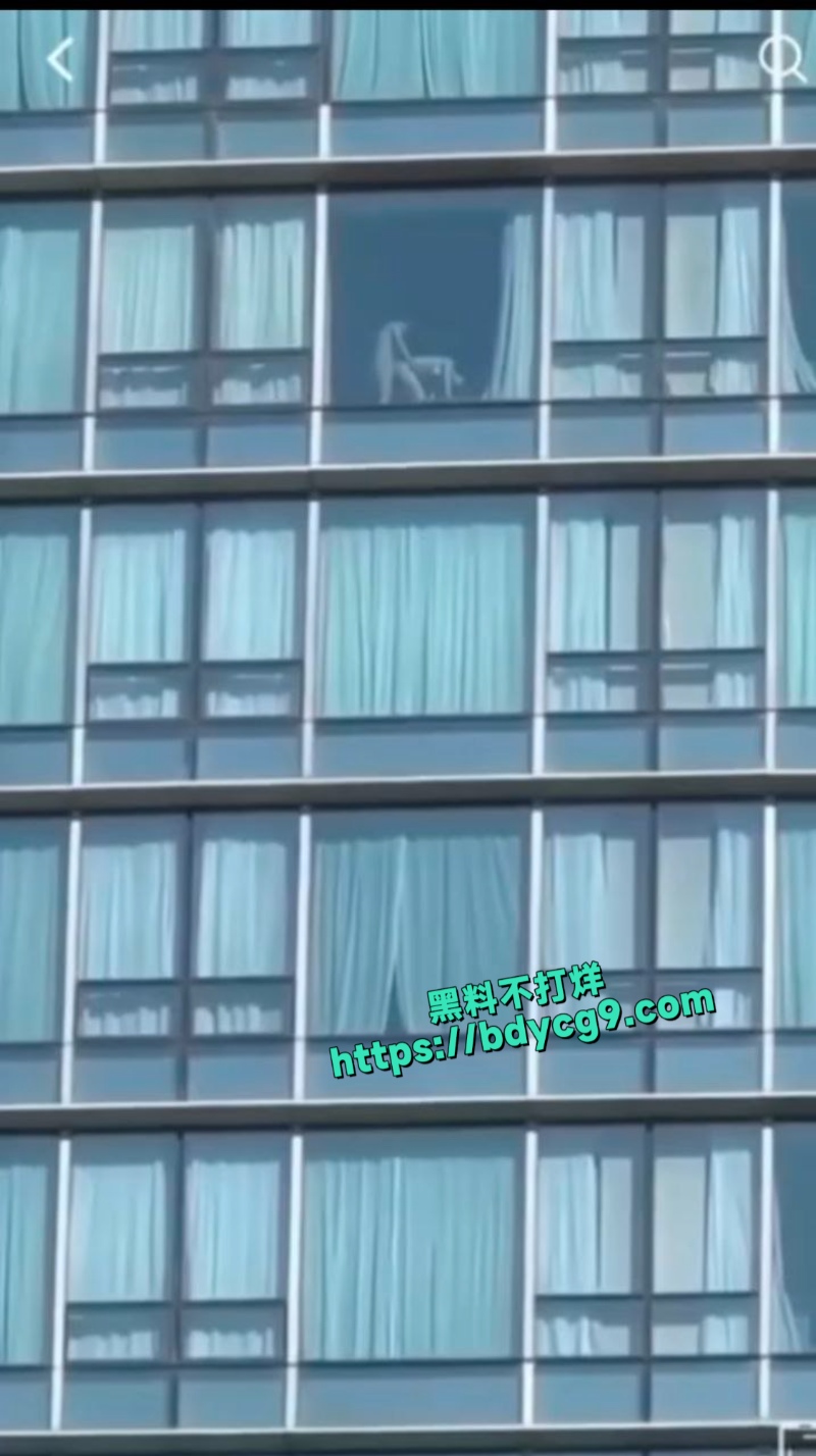 高楼的大哥都喜欢不拉窗帘1