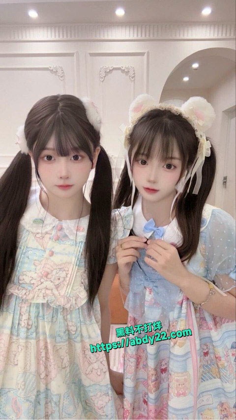 推特顶级萝莉TS久奈与闺蜜性爱 1