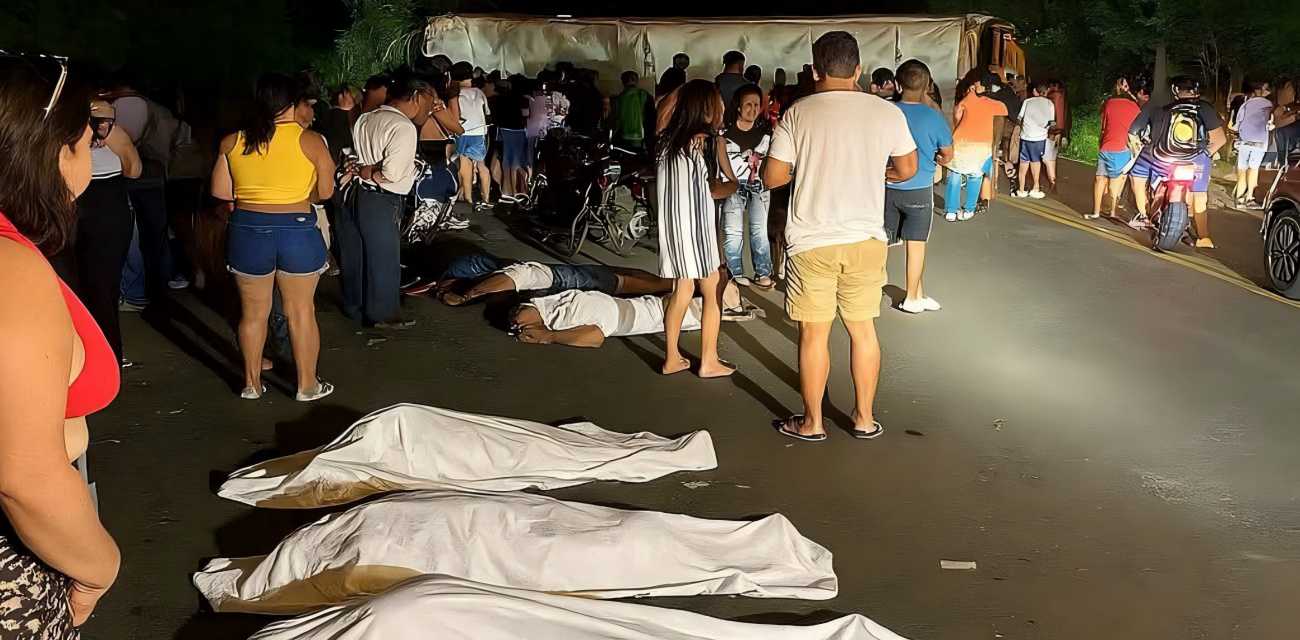 多米尼加北部旅游巴士翻车 60多人伤亡惨重 救援队拼尽全力抢救现场视频曝光