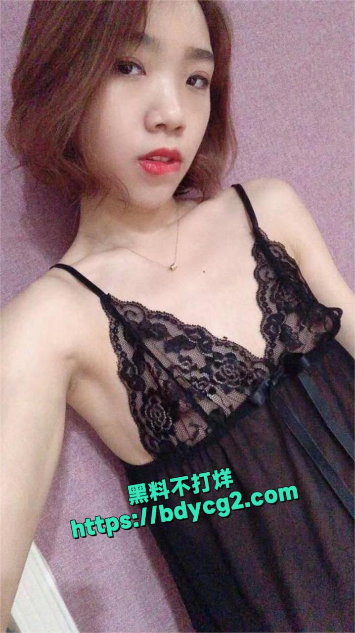 颜值贫乳学姐洗澡自拍5