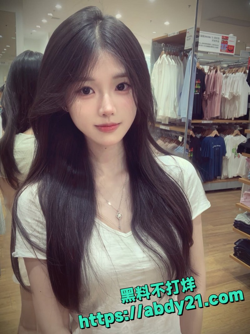 红裙黑丝女友跪着深喉 5