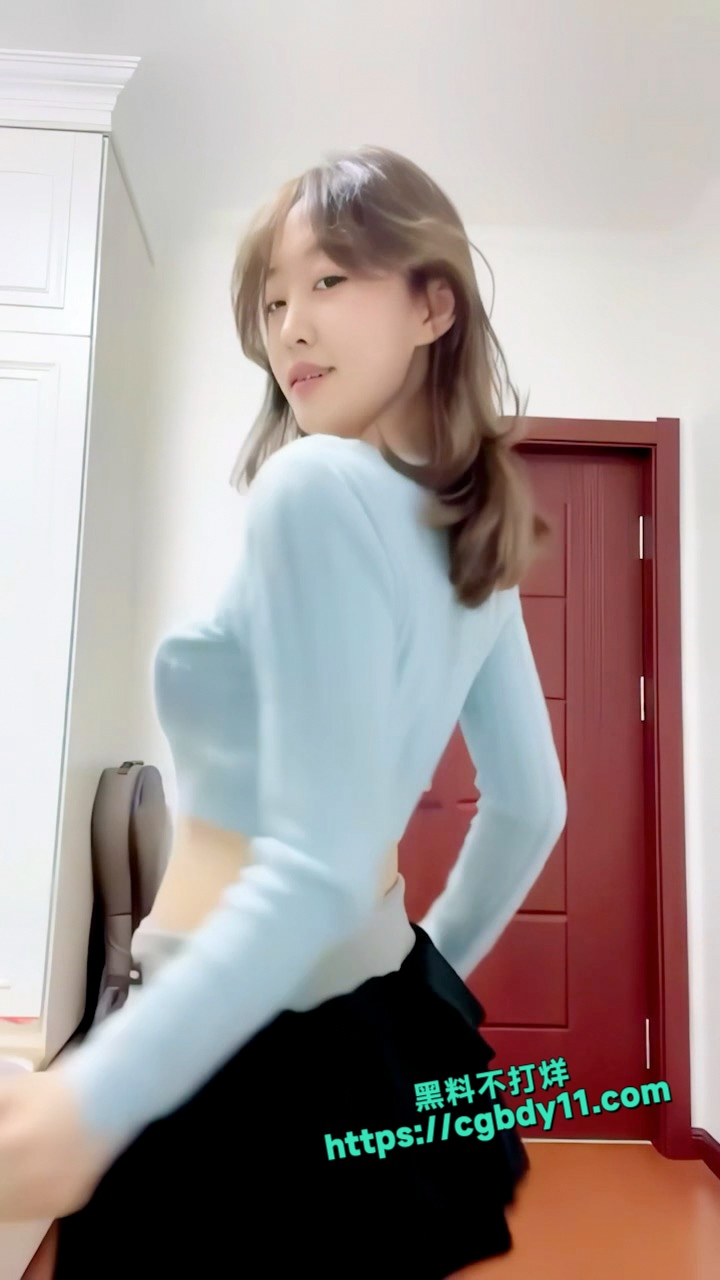 真实在校18岁女大学生下海 专门定制精品裸舞2.jpg