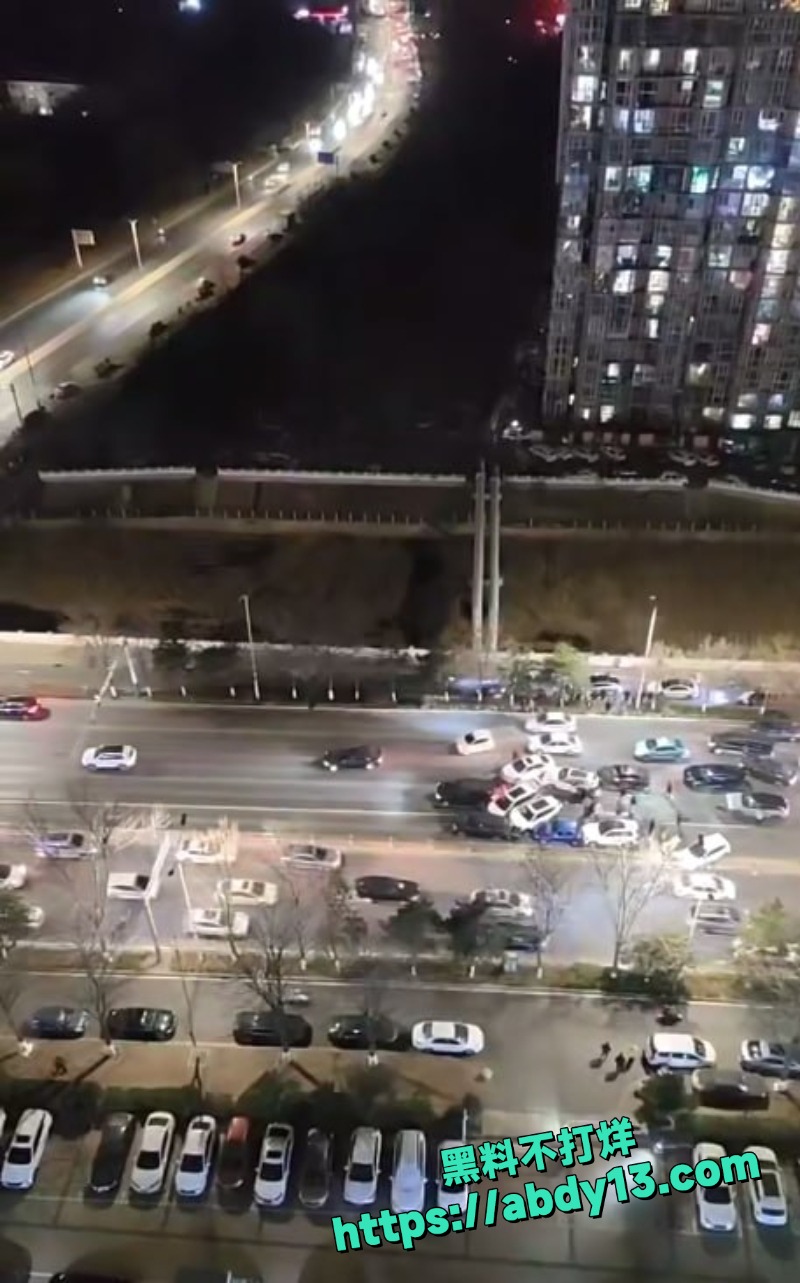 秦皇岛北环路白色SUV失控 6