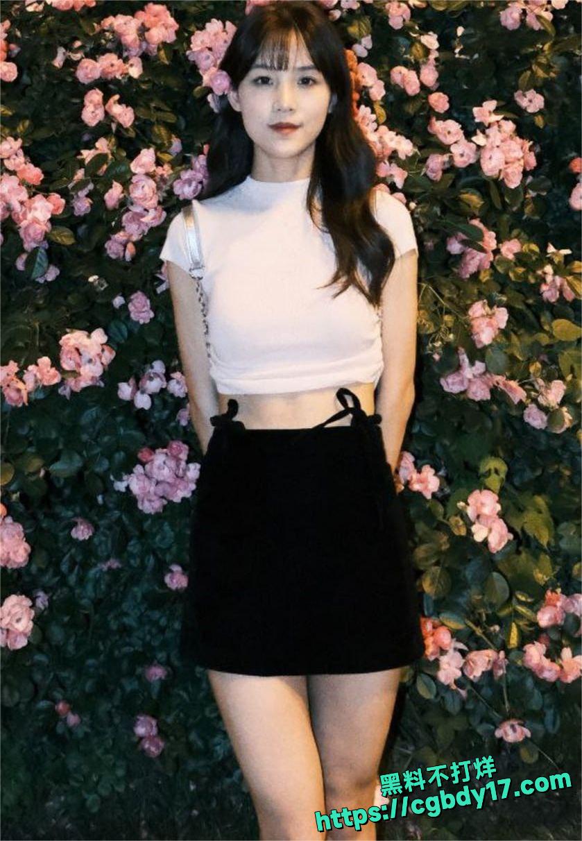 清纯高颜值女大学生