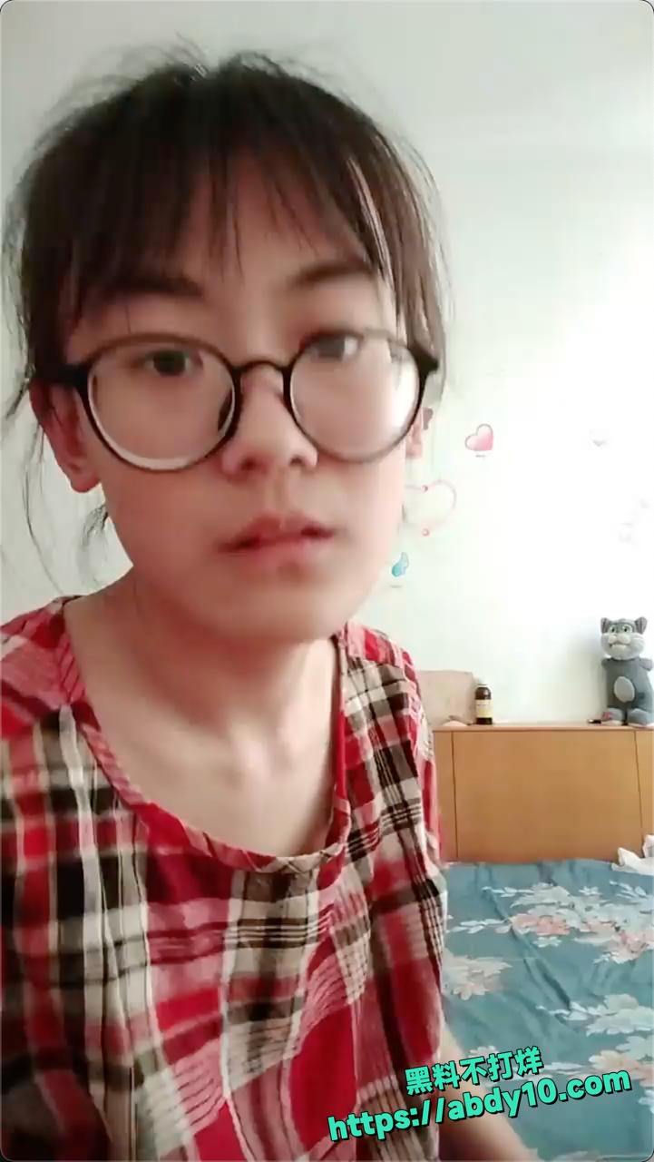大学生王佳敏宿舍自慰视频5