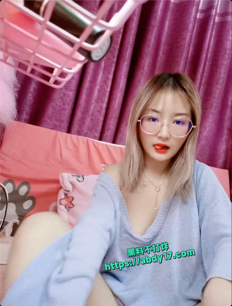 巨乳嫩妹周语私拍视频流出 4