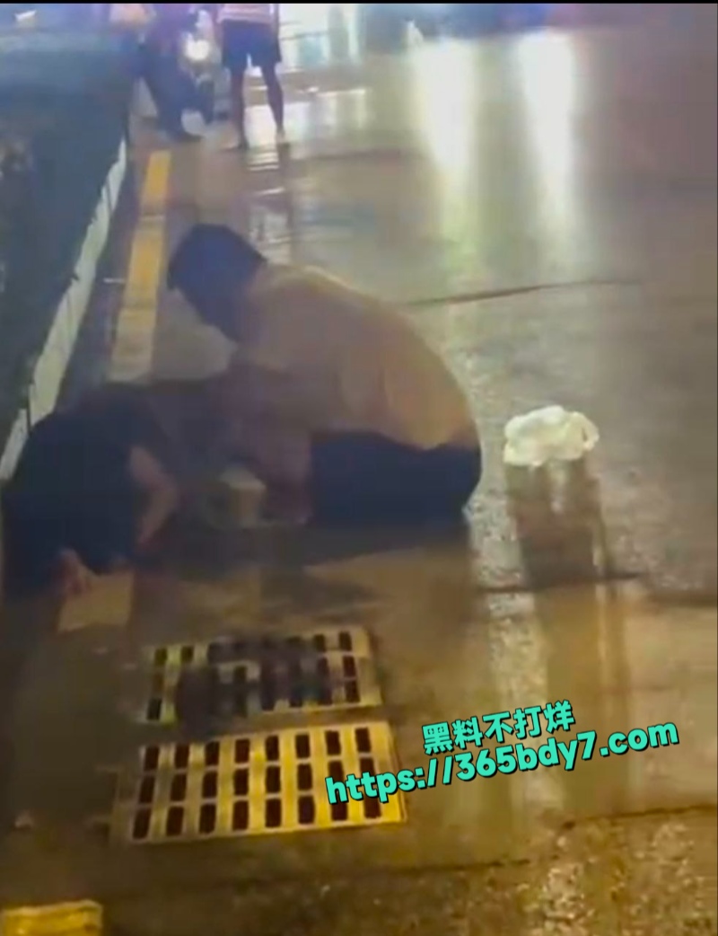 女的出轨了男的气疯了一直质问女的1