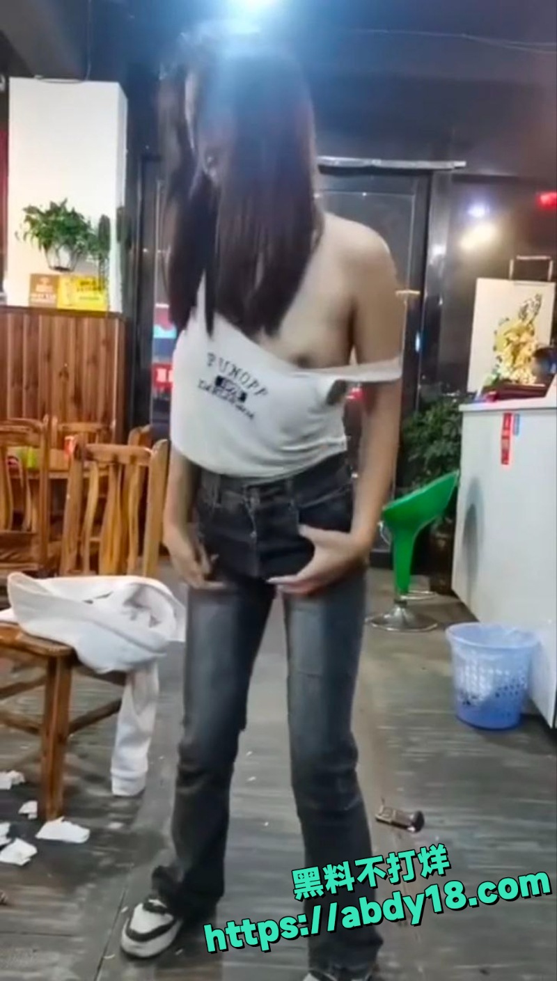 凯里女孩聚会脱衣全过程2