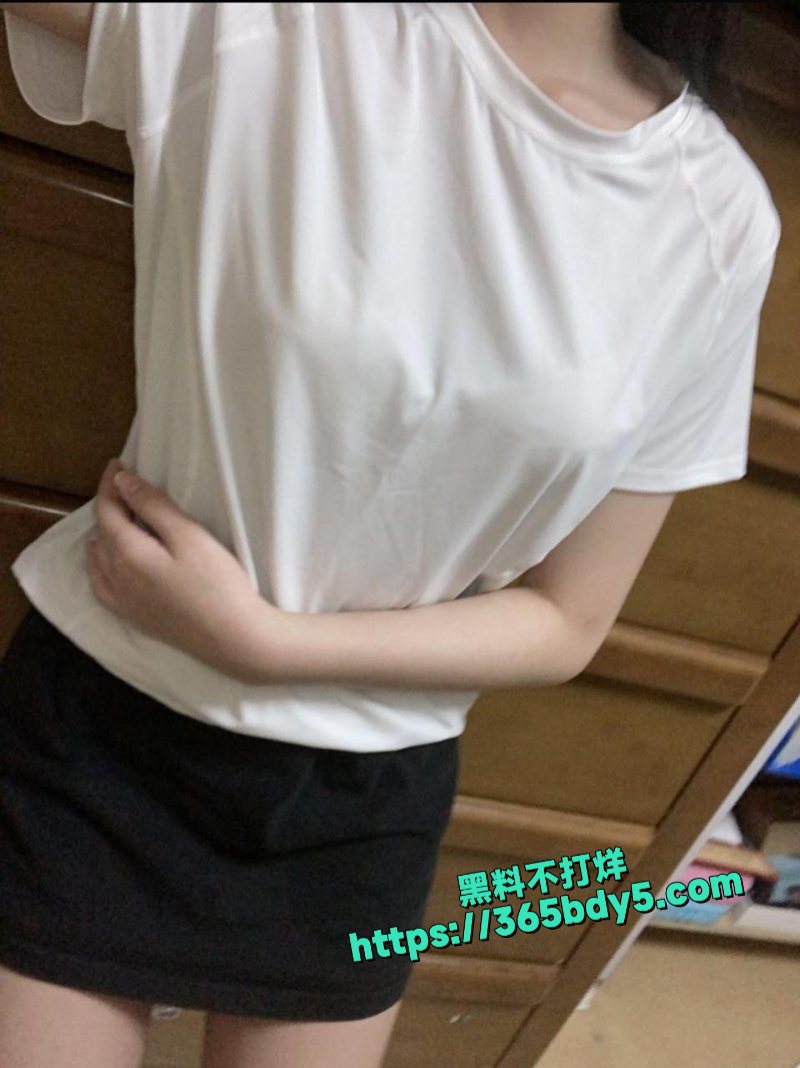 舞蹈学院的清纯女大学生居家自拍自慰2