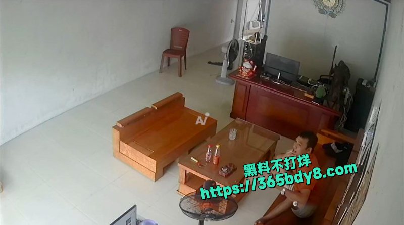 越南一名男子因感情纠纷砍断了另一名男子的手臂5