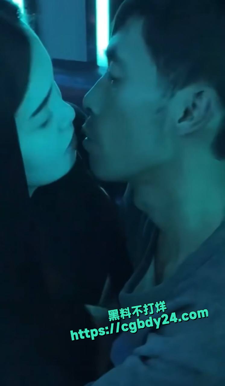 云南丽江酒吧的热舞让大爷根本挪不开步6