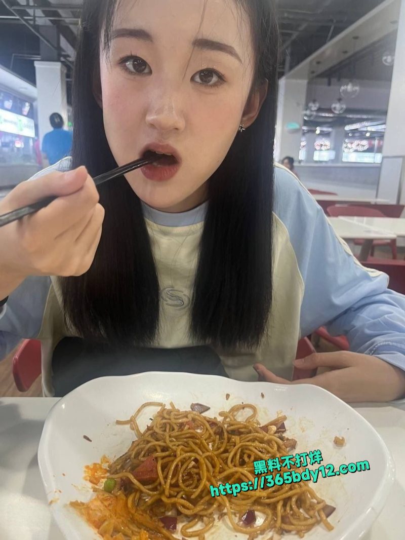 某职院艺术生外面请嫩可爱私下反差骚母狗1
