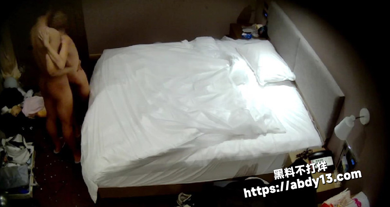 酒店偷拍一对情侣4