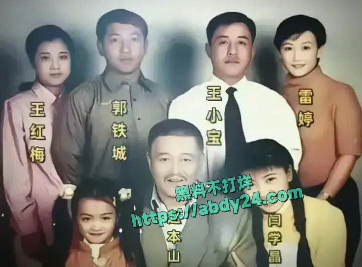 演员闫学晶哭穷事件持续发酵 19