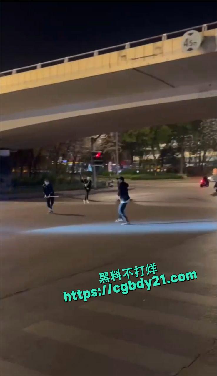 精神小伙