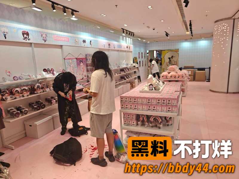 上海快闪店捅人事件15