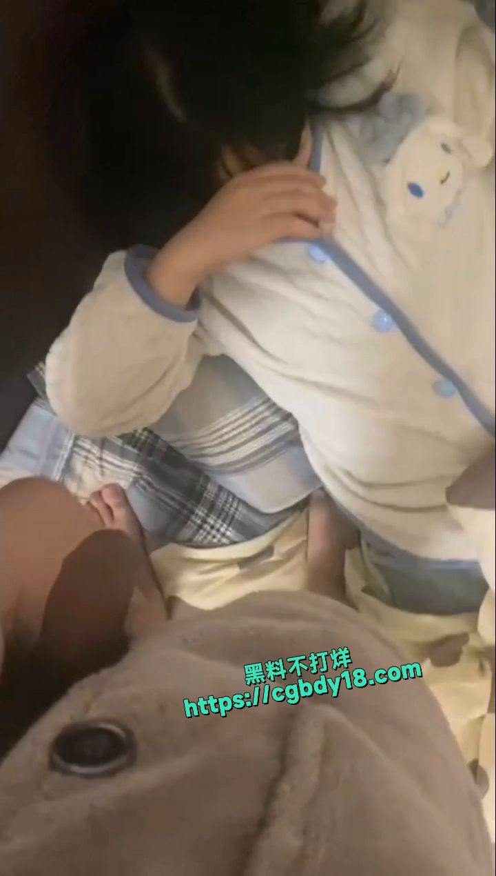 哥哥有时间就去妹妹的房间里面操妹妹3