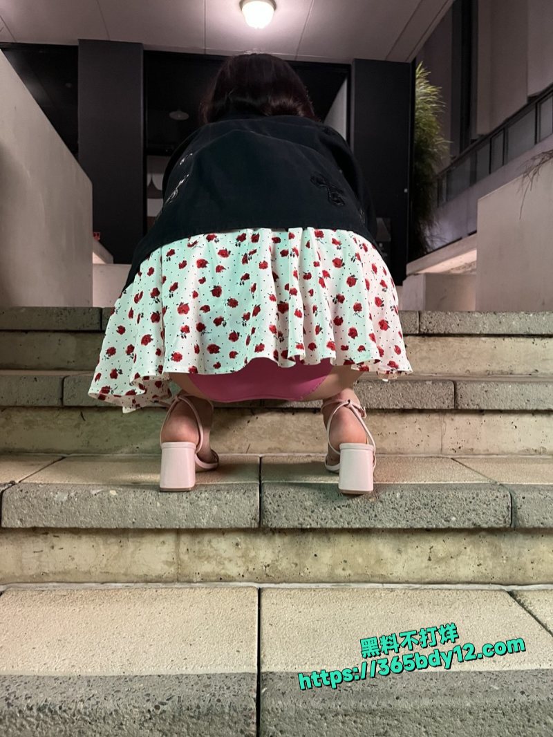 山东骚逼女友周利霞喜欢走光和到处约炮8