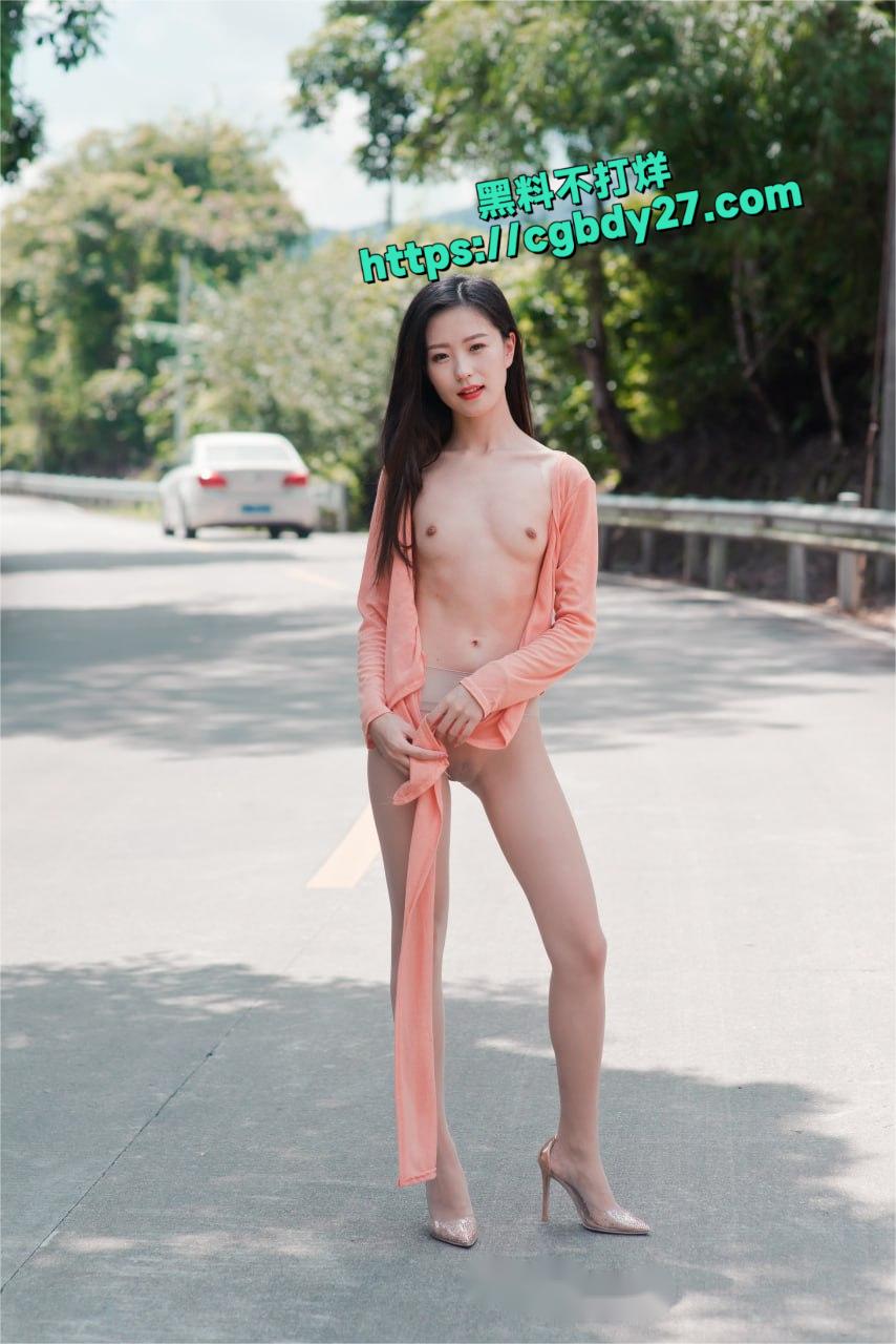 杨紫嫣户外露出写真24