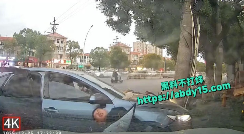江西景德镇豪德贸易广场车祸 2