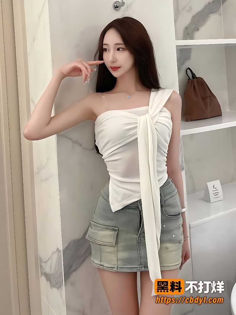 名媛姐深V连体衣跪在床边含肉棒3