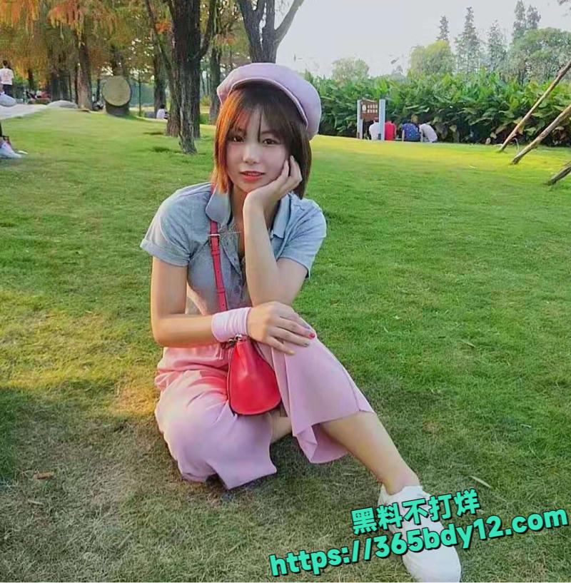 赣南师范大学清纯学妹韦丽芳校内品学兼优3.