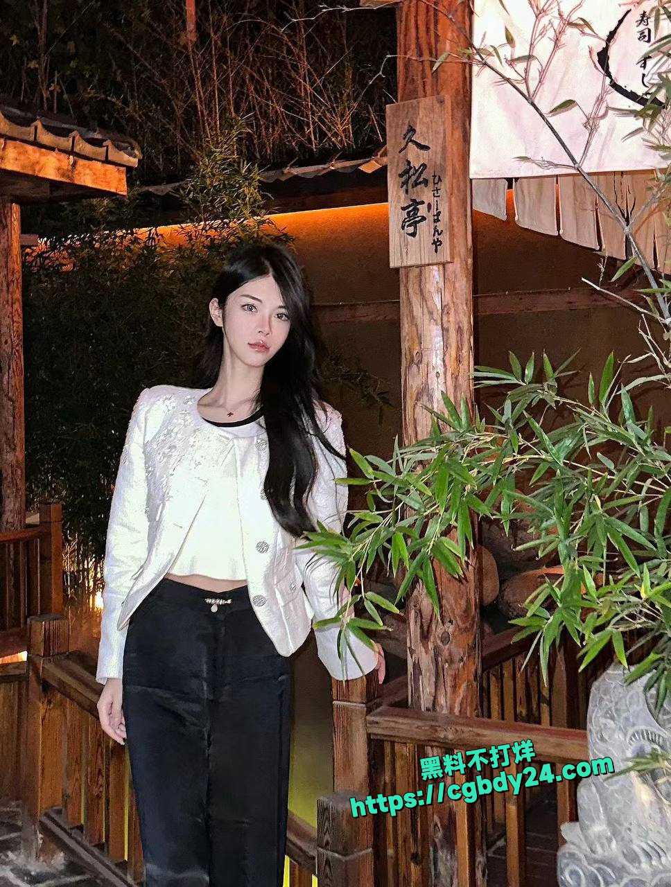 天津骚逼母狗黄丽娜线下卖逼做援交女的视频曝光2