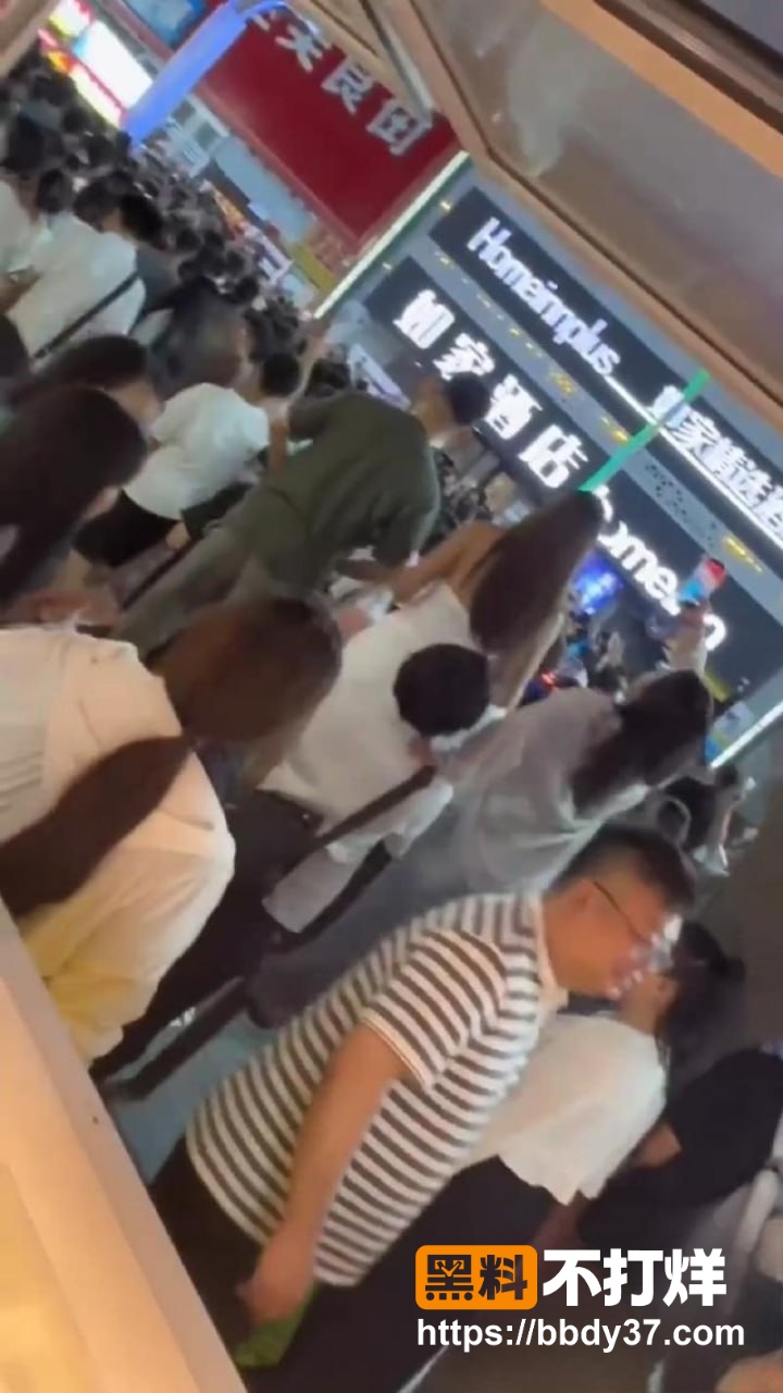 山东青岛李村乐客城抓奸事件现场1