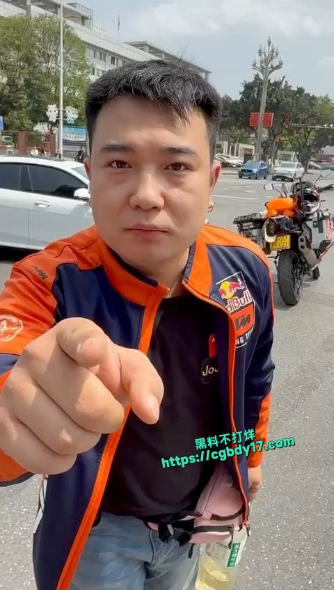 德阳妈逼哥火出圈  一边让人讲素质 一边妈逼挂嘴边7
