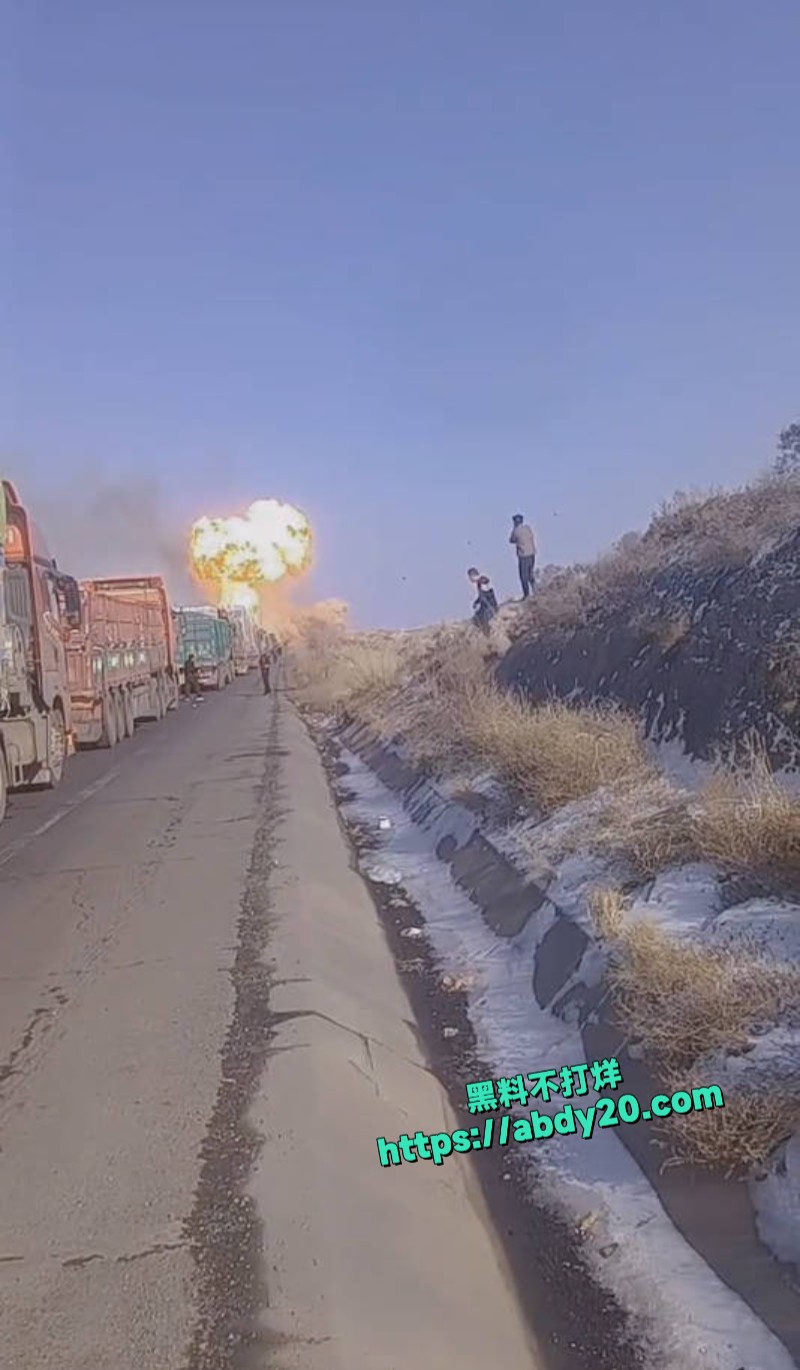 甘肃338国道营盘水货车爆炸