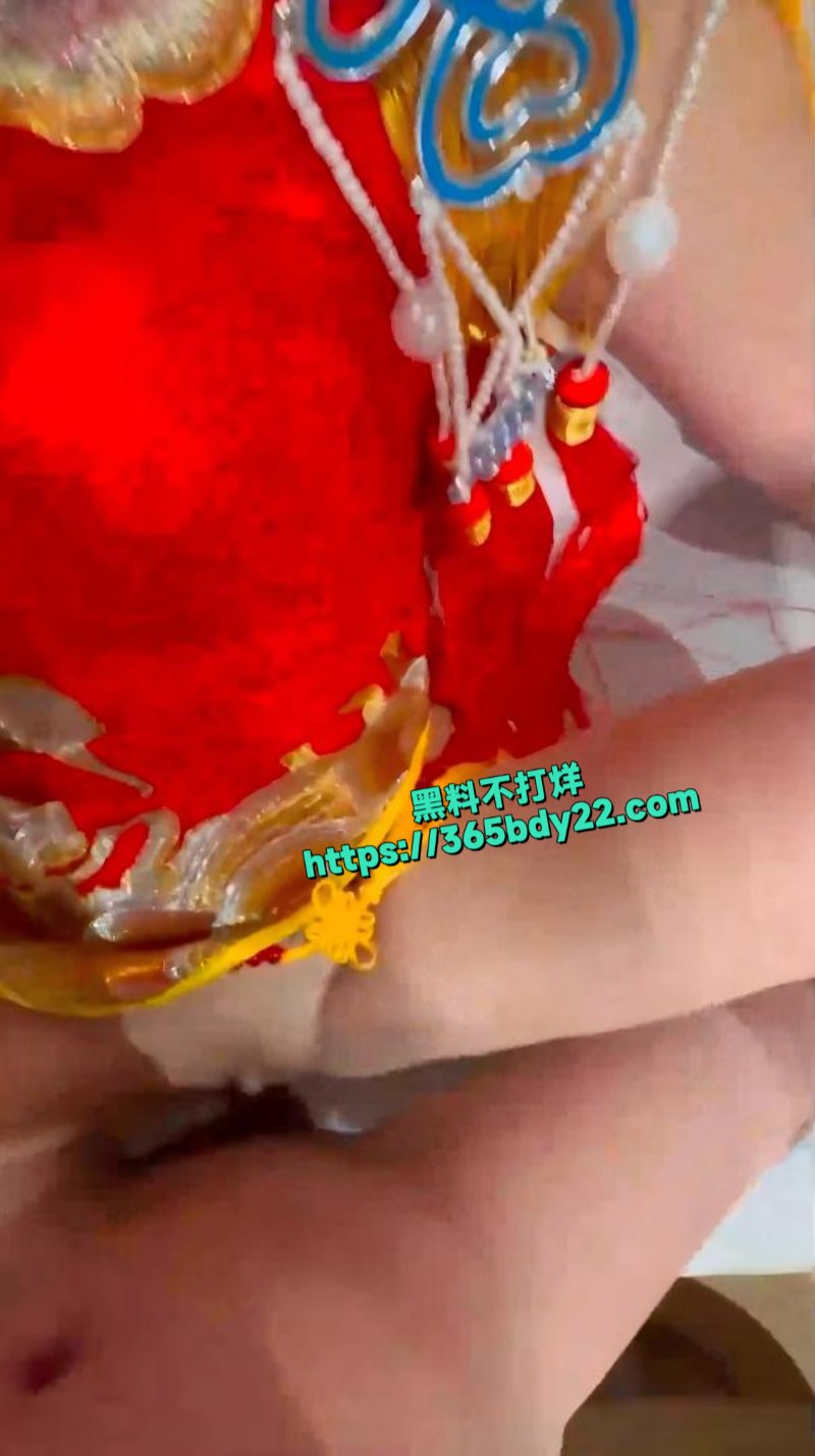 骚逼新娘白虎嫩逼穿着婚纱来偷情6