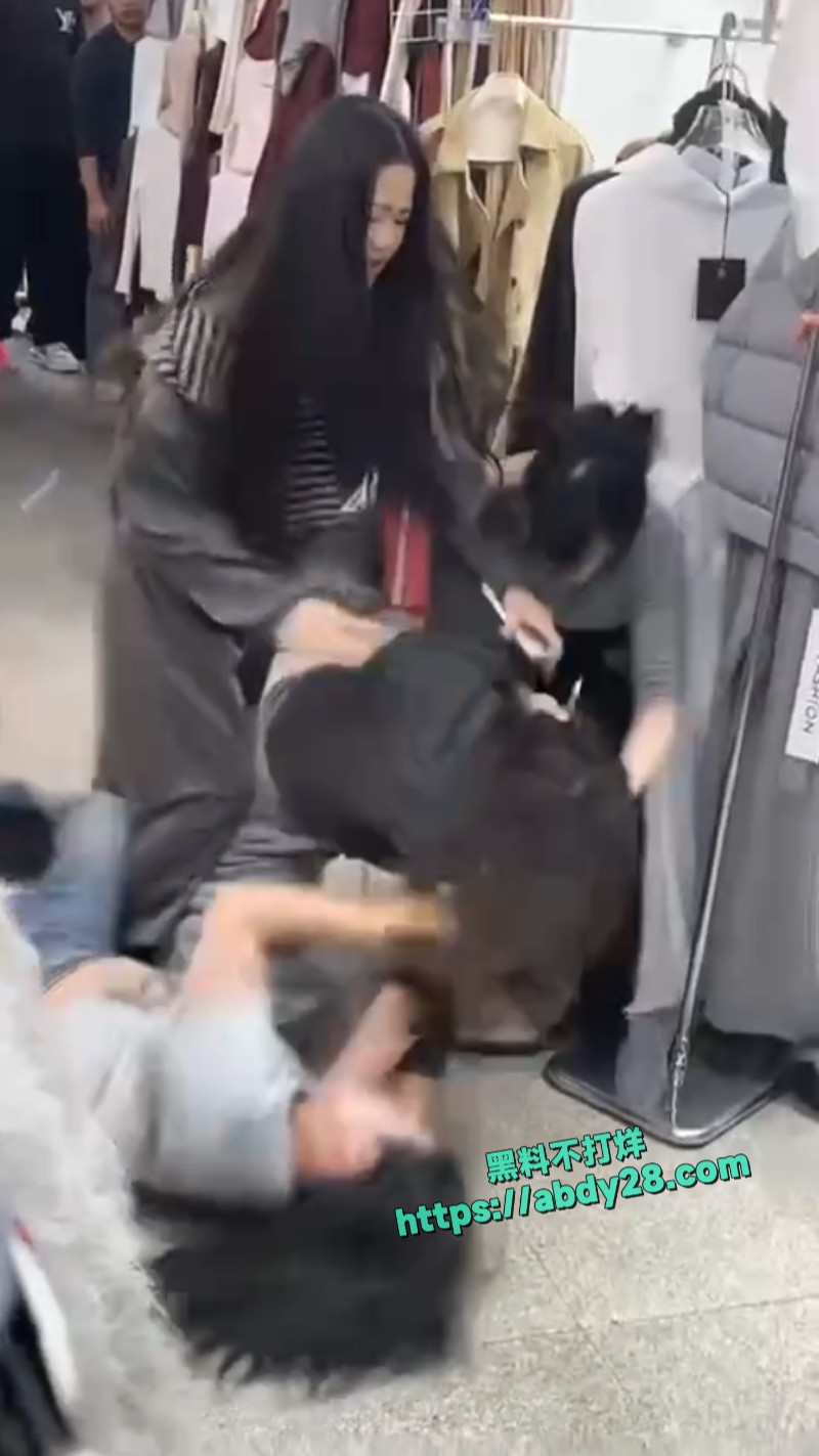 女人打架经典 抓头发