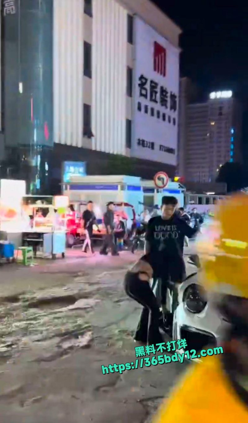 贵阳911事件女子砸车2