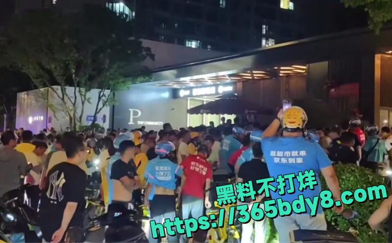 上海浦东外卖骑手抗议5