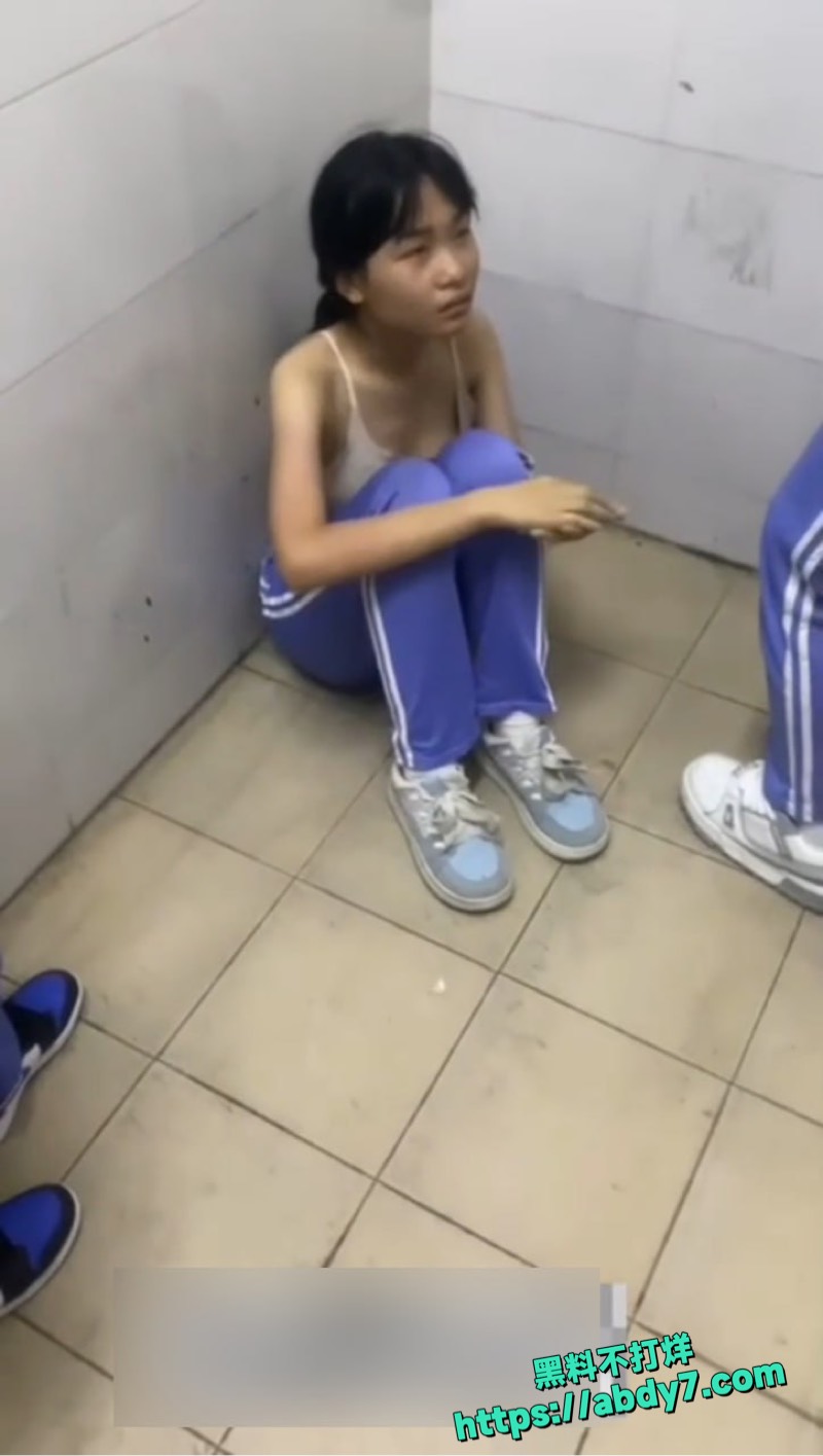 江西某中学女厕所霸凌事件4