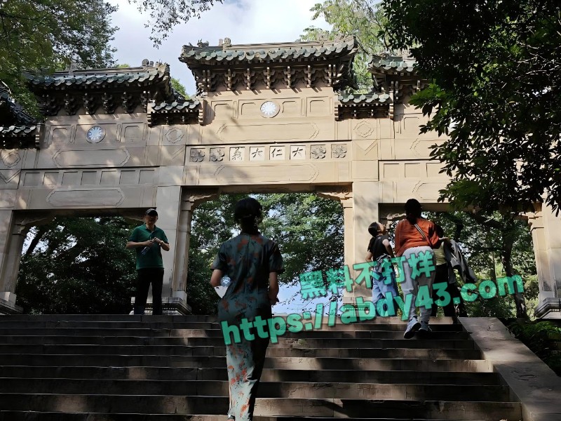 夜店领舞摇子小太妹4