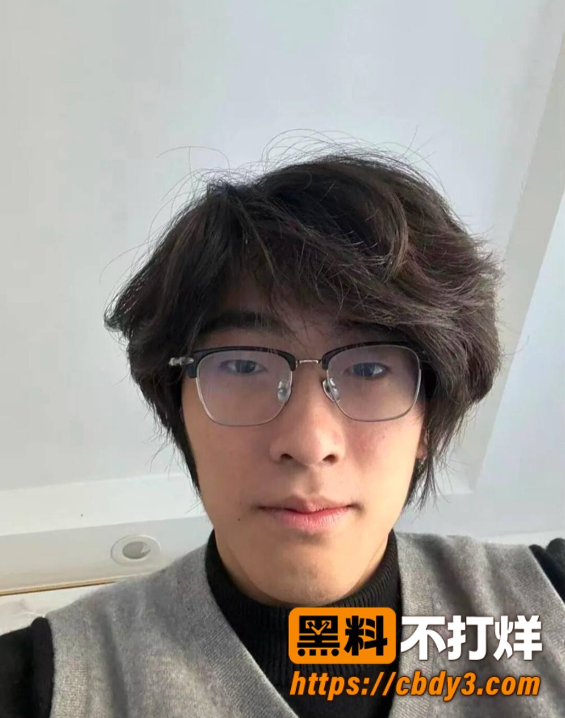 李毅照片1