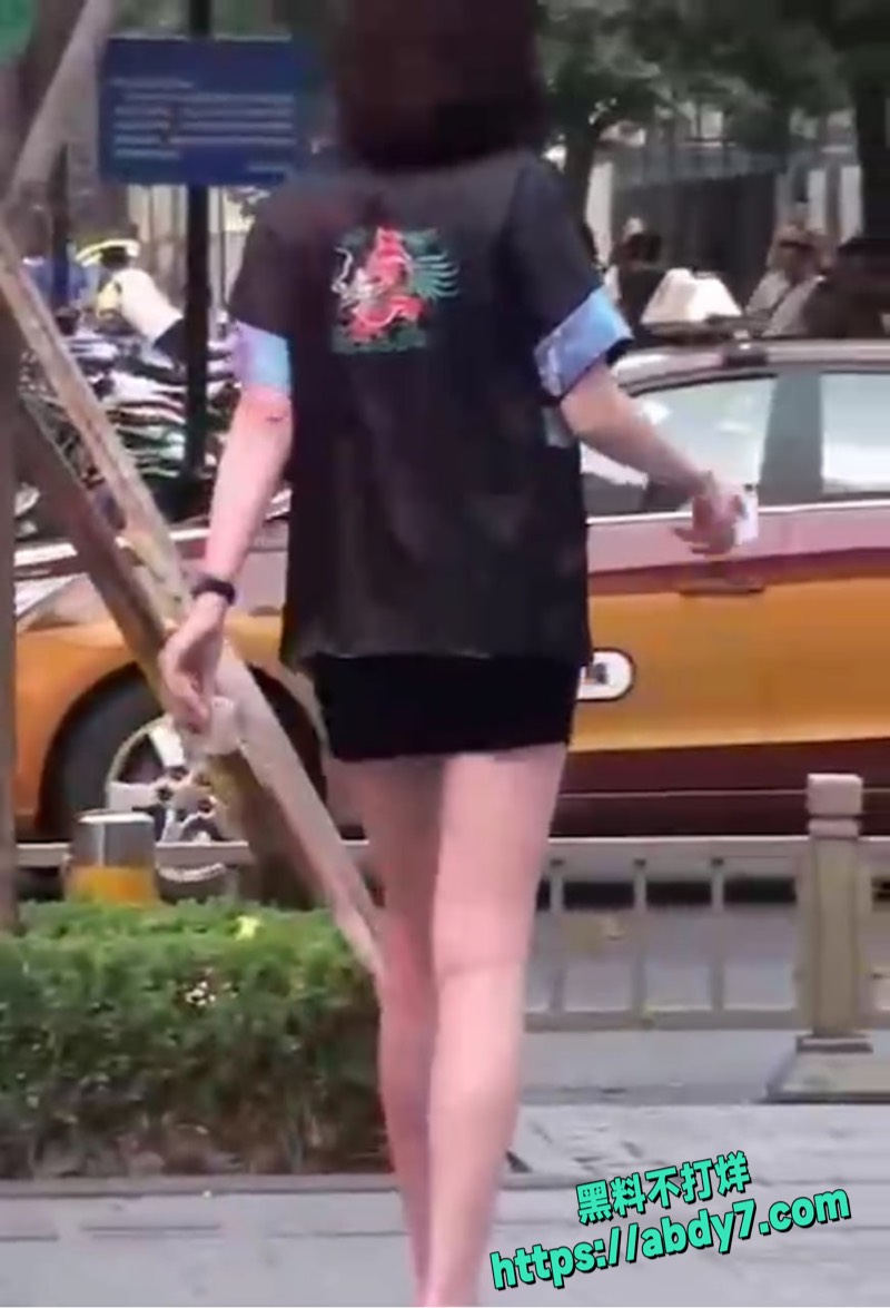 少妇真空逛街视频4