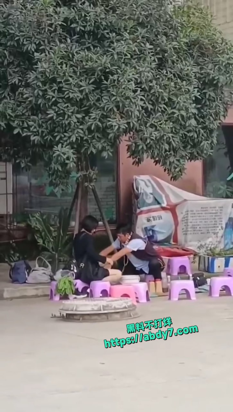 公园惊现奇葩算卦老神仙摸逼揉胸就知福祸吉凶 4