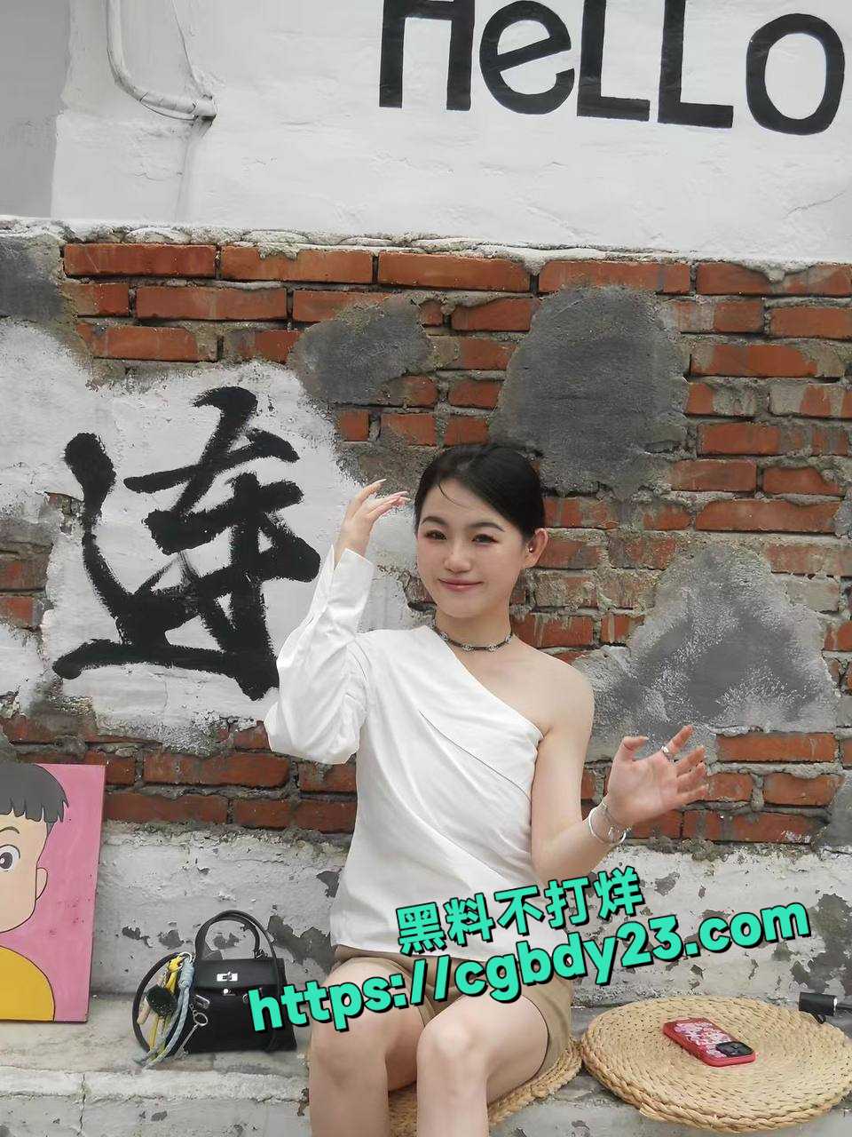 山东青岛吴雯在三亚给人当母狗11