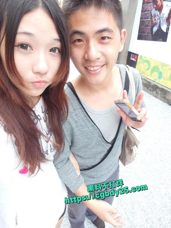肉感人妻少妇背老公出轨纹身小伙4