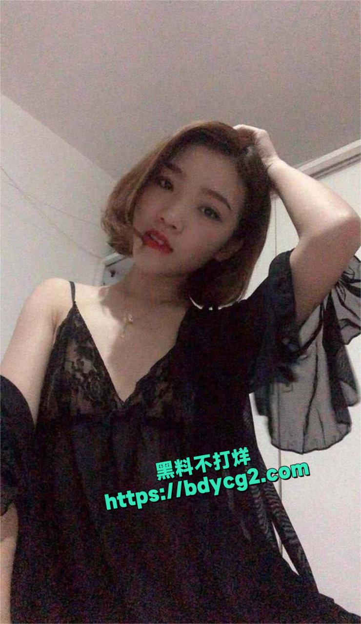 颜值贫乳学姐洗澡自拍4